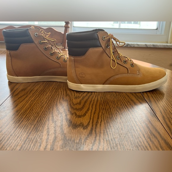 EUC Timberland Women’s Boots - Wheat color. Size 9.5 US. - Picture 3 of 11